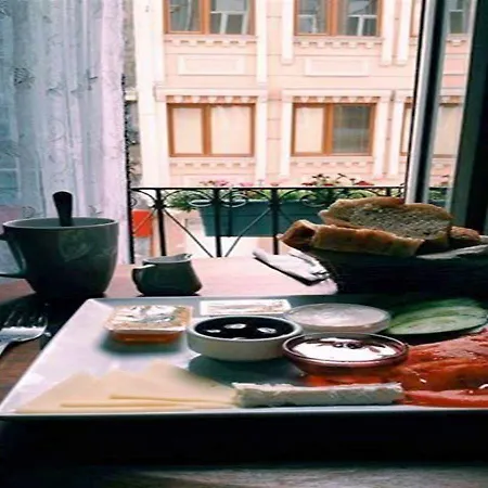 מלון Cheers Porthouse 3*