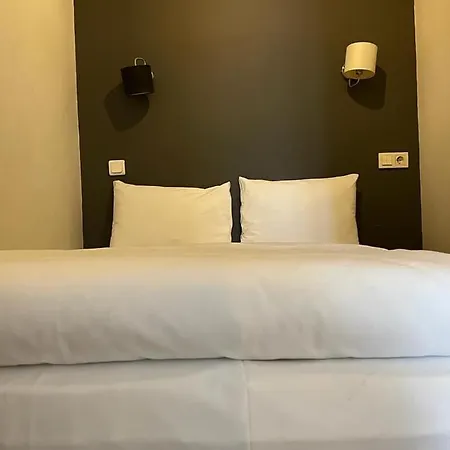 치어스 포트 하우스 3*