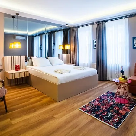 Cheers Porthouse Otel 3*